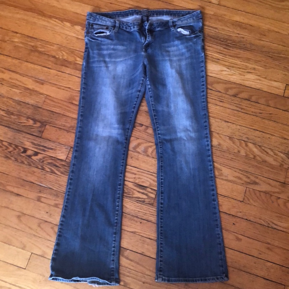 33x35 women’s Vanity Dakota jeans